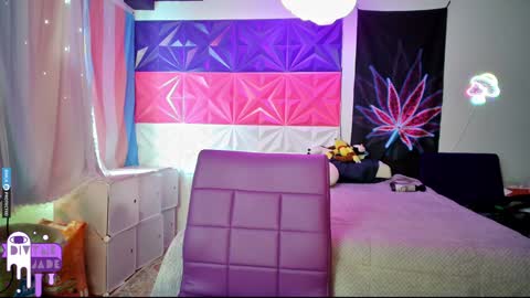 Snapshot of divynejade chatting on December 2024 06:50:01 PM Jade Divyne online show from December 2024 06:50:01 PM