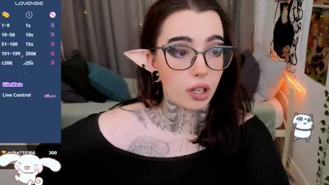 dixipixi_ online show from January 2025 08:39:01 AM