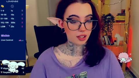 dixipixi_ online show from January 2025 08:43:02 AM