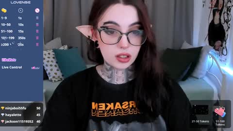 dixipixi_ online show from February 2025 08:50:01 AM