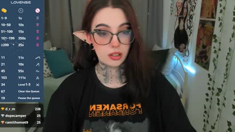 dixipixi_ online show from February 2025 08:35:01 AM