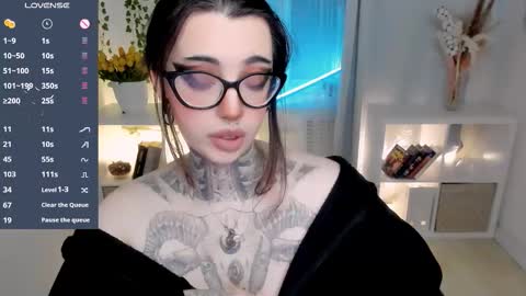 dixipixi_ online show from March 2026 05:51:01 AM