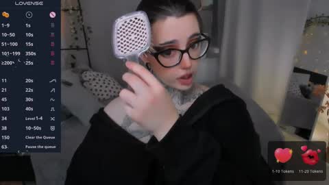 dixipixi_ online show from May 2026 05:38:02 AM