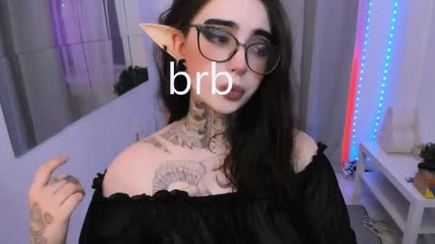 dixipixi_ online show from May 2026 10:36:01 AM