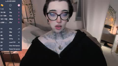 dixipixi_ online show from May 2026 08:00:02 AM