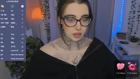 dixipixi_ online show from May 2026 05:59:02 AM