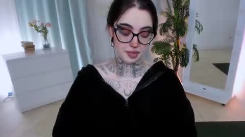 dixipixi_ online show from June 2026 05:41:01 AM