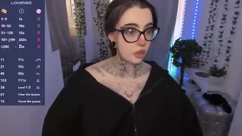 dixipixi_ online show from June 2026 06:29:02 AM