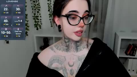 dixipixi_ online show from July 2026 06:28:01 AM