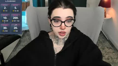 dixipixi_ online show from July 2026 10:21:02 AM