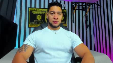 Snapshot of dixon_ray_ chatting on January 2025 02:32:02 AM Dixon online show from January 2025 02:32:02 AM