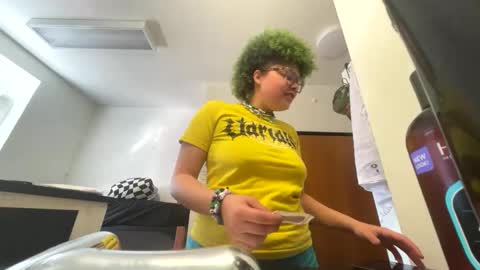 dizzinsweatyy online show from February 2025 04:15:01 PM