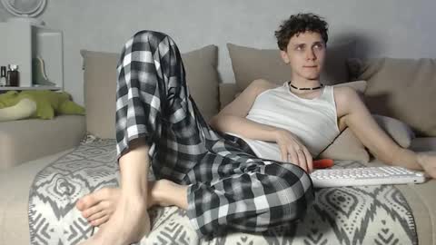 Snapshot of doedeeer chatting on December 2024 04:14:01 AM Alex online show from December 2024 04:14:01 AM