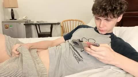 Snapshot of doedeeer chatting on May 2026 09:32:02 PM Alex online show from May 2026 09:32:02 PM