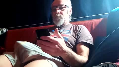 Snapshot of doghouseblue chatting on January 2025 04:49:02 PM doghouseblue online show from January 2025 04:49:02 PM