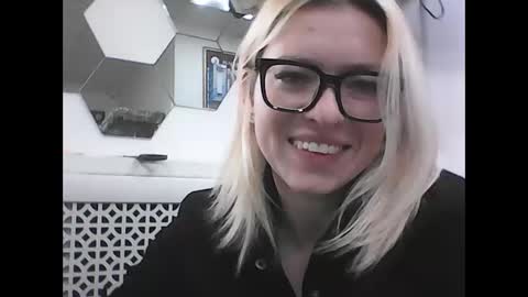 Snapshot of dolce_tempt chatting on December 2025 08:22:01 AM dolce_tempt online show from December 2025 08:22:01 AM