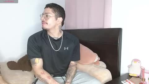 Snapshot of doll_and_sex chatting on December 2024 03:59:01 AM Auro and Santiago online show from December 2024 03:59:01 AM