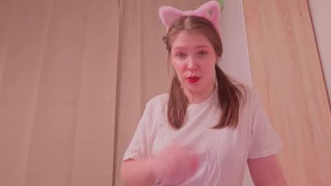 Snapshot of doll_ball chatting on April 2026 07:33:01 PM Ann online show from April 2026 07:33:01 PM