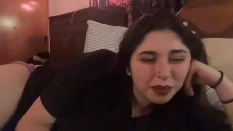 Snapshot of doll_lovely chatting on April 2026 04:39:02 AM Doll online show from April 2026 04:39:02 AM