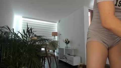 Snapshot of doll_oriana chatting on June 2026 09:07:02 PM doll_oriana online show from June 2026 09:07:02 PM