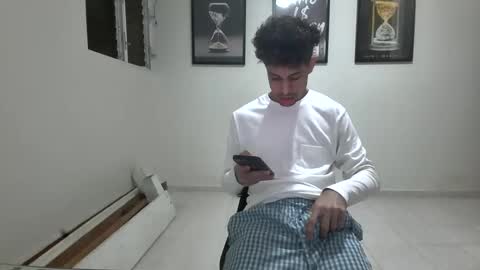 DollarHot30 online show from January 2025 06:02:02 AM