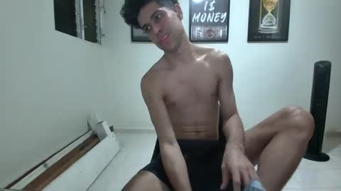 DollarHot30 online show from January 2025 05:05:02 AM