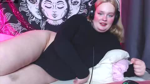 Miss Rose online show from November 2025 07:01:02 PM