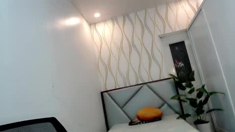 Snapshot of dollinheat chatting on October 2025 07:36:02 PM Make me Happy online show from October 2025 07:36:02 PM