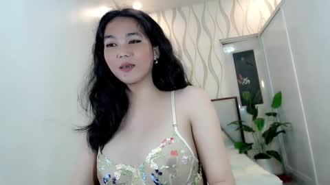 Snapshot of dollinheat chatting on February 2026 11:12:01 PM Make me Happy online show from February 2026 11:12:01 PM