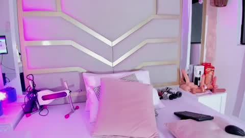 Snapshot of dollsweety chatting on October 2025 10:28:02 PM Dollsweety online show from October 2025 10:28:02 PM