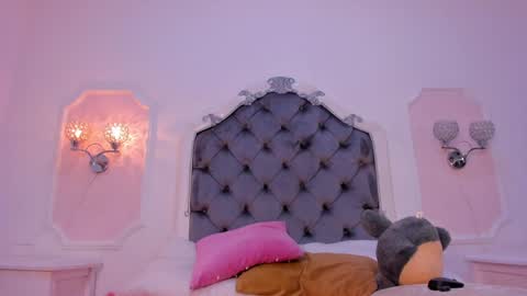 dolly_kitter online show from April 2026 08:57:02 PM