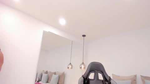 dolly walker online show from February 2025 05:19:02 AM