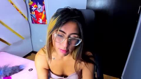 Snapshot of dollyjuicy1 chatting on December 2024 08:33:01 PM dollyjuicy1 online show from December 2024 08:33:01 PM