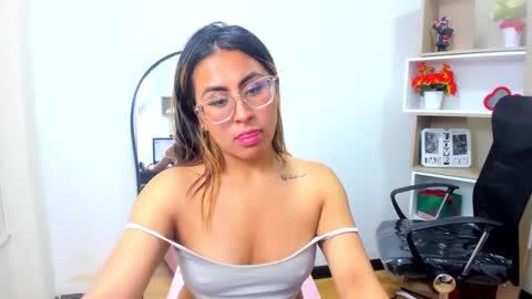 Snapshot of dollyjuicy1 chatting on January 2025 12:36:01 AM dollyjuicy1 online show from January 2025 12:36:01 AM