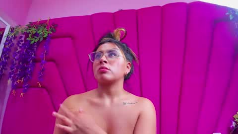 Snapshot of dollyjuicy1 chatting on February 2025 07:44:02 PM dollyjuicy1 online show from February 2025 07:44:02 PM