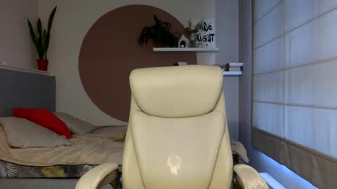 DOM MUMMY online show from September 2025 06:35:01 AM