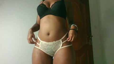 Snapshot of domecesy chatting on November 2025 08:31:01 PM Amarie noels online show from November 2025 08:31:01 PM