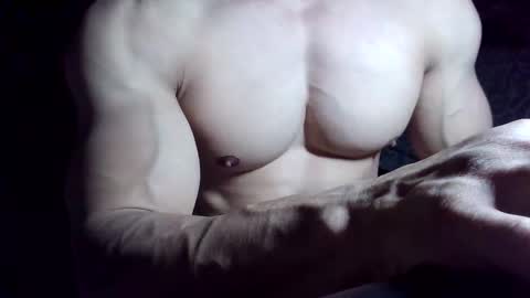 Snapshot of dominatemuscle chatting on October 2025 06:18:01 PM Kevin online show from October 2025 06:18:01 PM