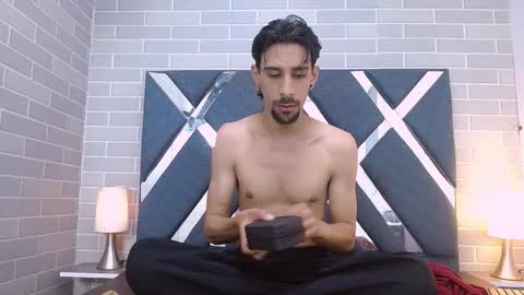 Snapshot of dominic_blade chatting on November 2025 11:44:02 AM Dominic online show from November 2025 11:44:02 AM