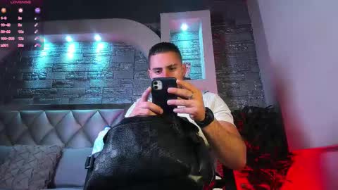 dominic de luca online show from October 2025 03:59:02 AM