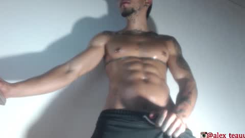 Snapshot of dominic_donnovan chatting on November 2025 10:20:02 PM DOMI online show from November 2025 10:20:02 PM