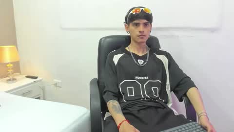 Snapshot of dominic_foox chatting on February 2026 12:53:02 PM Dominic foox online show from February 2026 12:53:02 PM