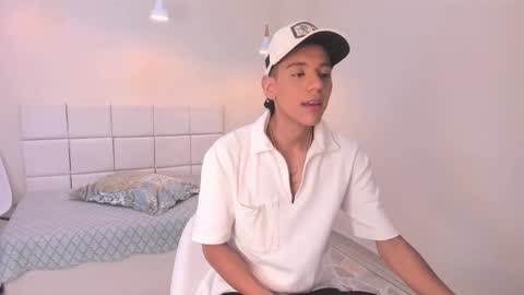 dominicjonnes online show from February 2026 07:33:02 PM