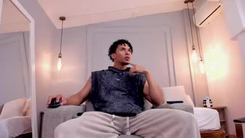 Dominick Star online show from September 2025 04:47:01 AM