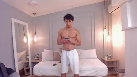 Dominick Star online show from October 2025 04:32:01 AM