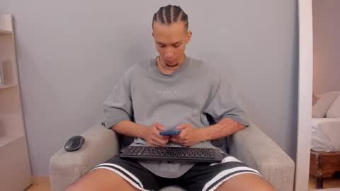 Dominick Star online show from November 2025 03:50:02 AM