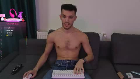 Snapshot of dominicvalente chatting on December 2025 04:01:01 PM dominicvalente online show from December 2025 04:01:01 PM