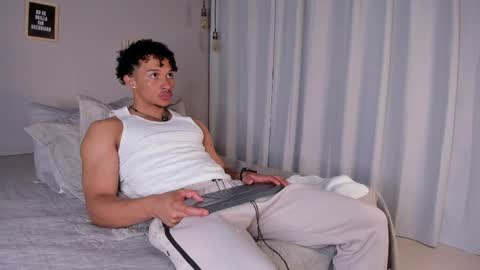 Snapshot of dominik_drake chatting on April 2026 02:06:01 PM Dominik Drake online show from April 2026 02:06:01 PM
