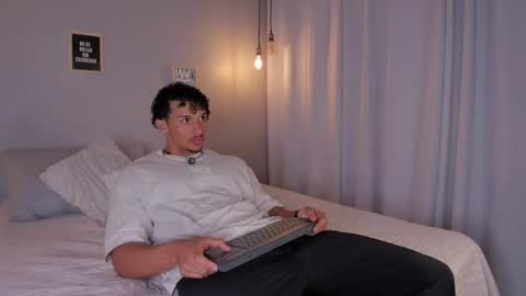Snapshot of dominik_drake chatting on April 2026 12:22:02 PM Dominik Drake online show from April 2026 12:22:02 PM