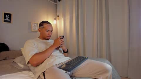 Snapshot of dominik_drake chatting on April 2026 12:21:02 PM Dominik Drake online show from April 2026 12:21:02 PM